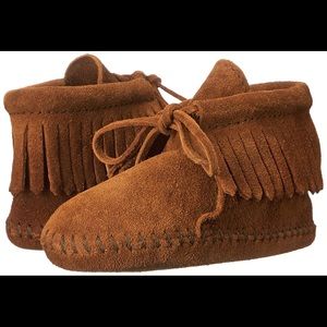 *MINNETONKA* Infant Fringe Booties